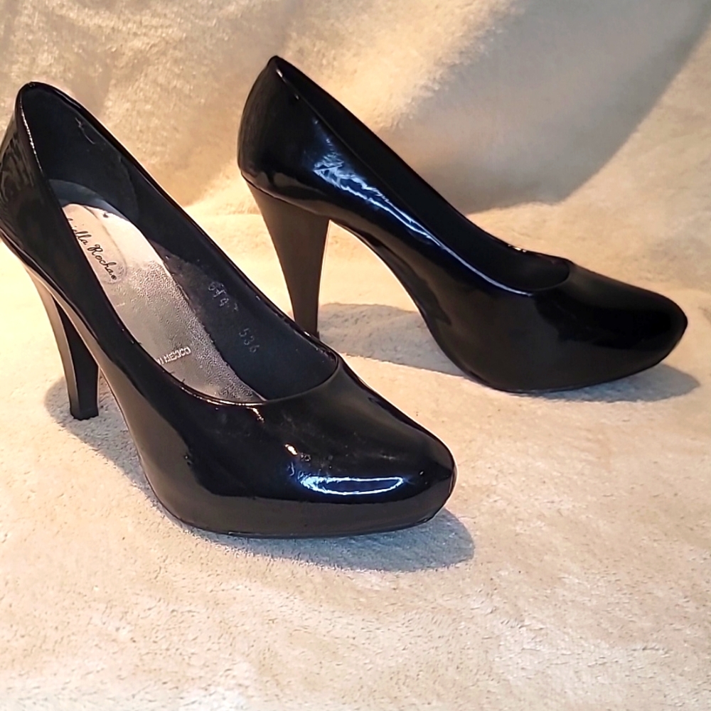 Gabriella Rocha Black patent platform Pumps